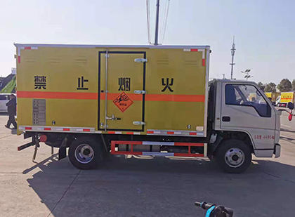 霞浦爆破器材运输车技术升级与安全合规新趋势